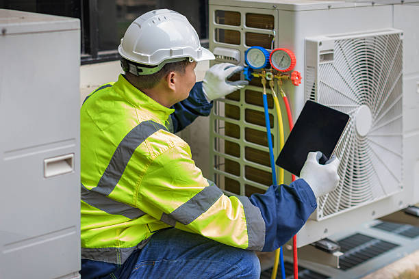 Professional Hvac technician working in Stevenson, AL